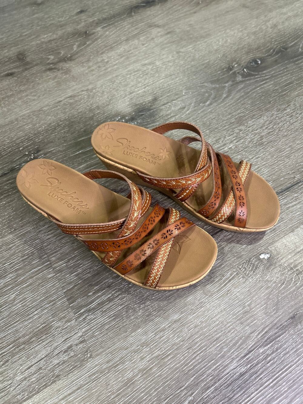 Skechers Beverlee Tiger Posse Wedge Sandals Brown Luggage Size 7.5 NWOB